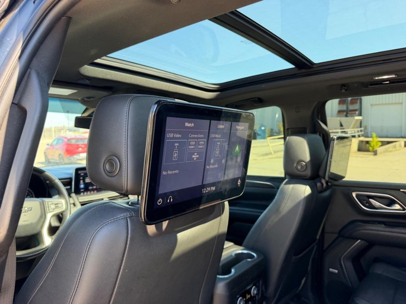 Chevrolet Suburban Vehicle Full-screen Gallery Image 10