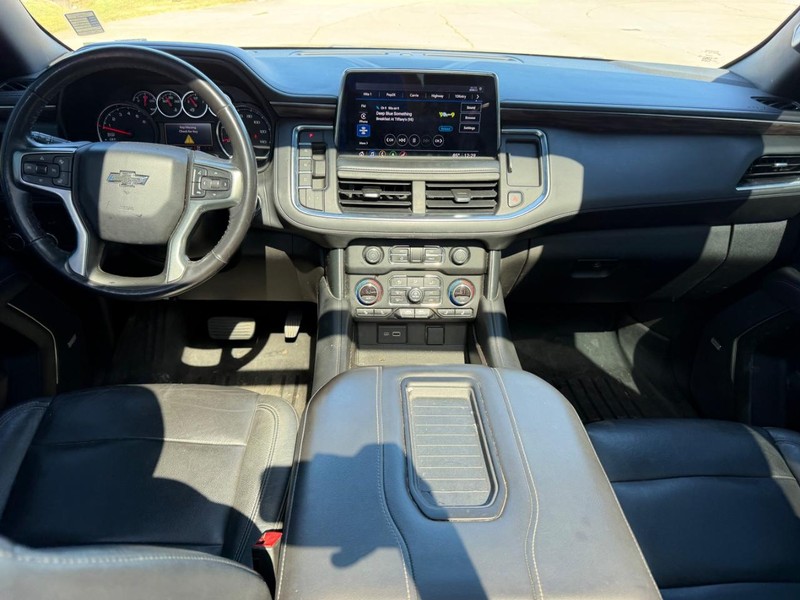 Chevrolet Suburban Vehicle Full-screen Gallery Image 13