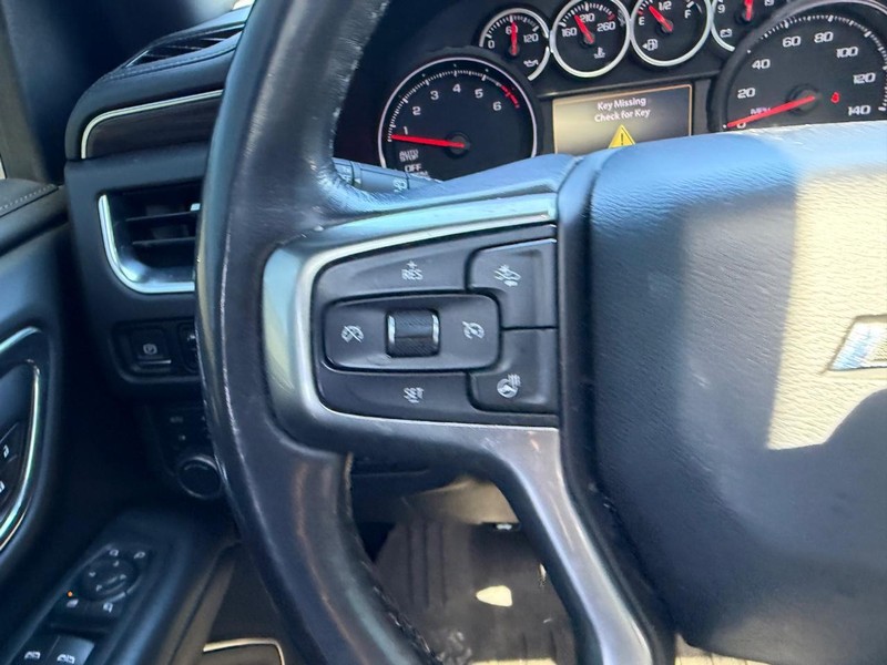 Chevrolet Suburban Vehicle Full-screen Gallery Image 15