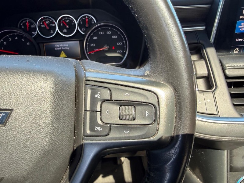 Chevrolet Suburban Vehicle Full-screen Gallery Image 16