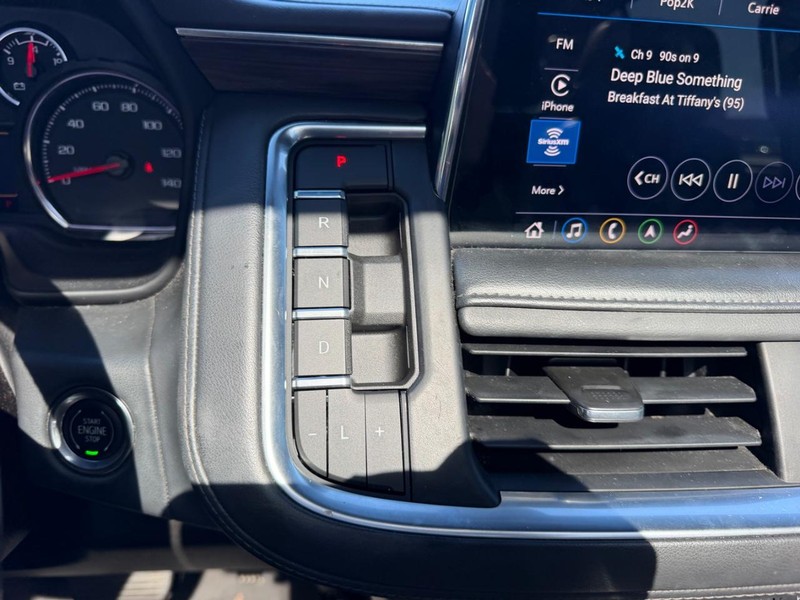 Chevrolet Suburban Vehicle Full-screen Gallery Image 19