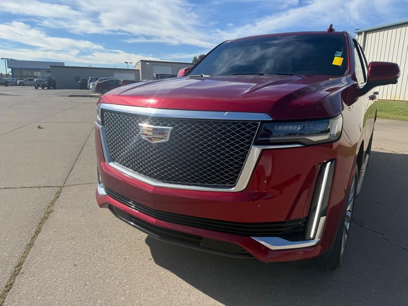 Cadillac Escalade Vehicle Full-screen Gallery Image 03