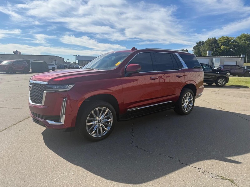 Cadillac Escalade Vehicle Full-screen Gallery Image 04