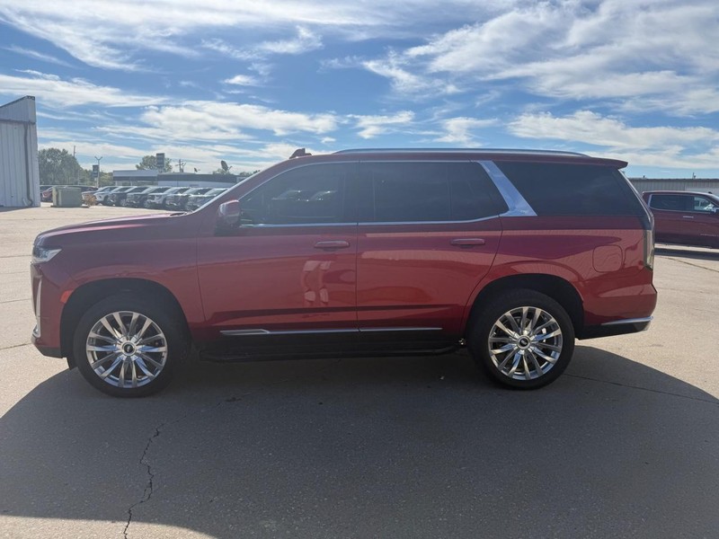 Cadillac Escalade Vehicle Full-screen Gallery Image 05