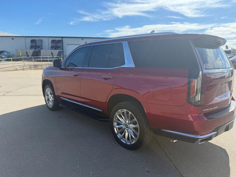 Cadillac Escalade Vehicle Full-screen Gallery Image 07