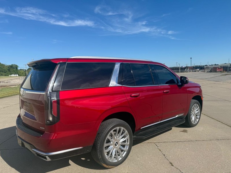 Cadillac Escalade Vehicle Full-screen Gallery Image 09