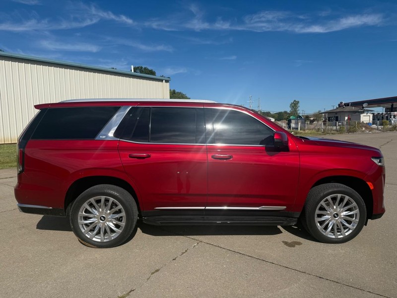 Cadillac Escalade Vehicle Full-screen Gallery Image 10