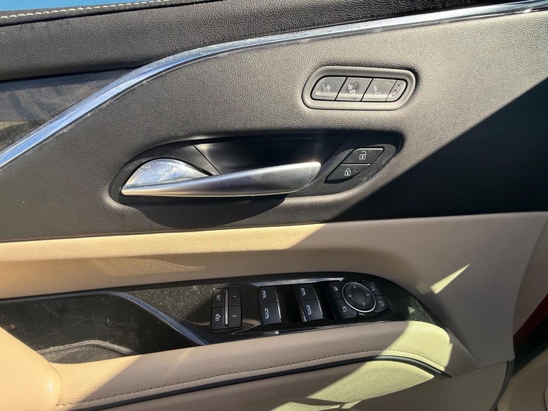 Cadillac Escalade Vehicle Full-screen Gallery Image 16