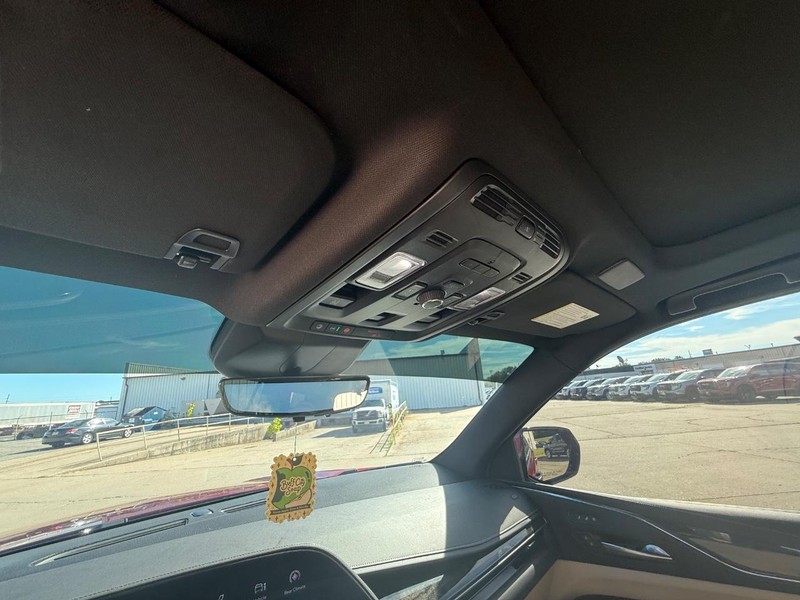 Cadillac Escalade Vehicle Full-screen Gallery Image 22