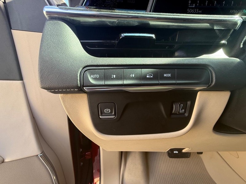 Cadillac Escalade Vehicle Full-screen Gallery Image 26