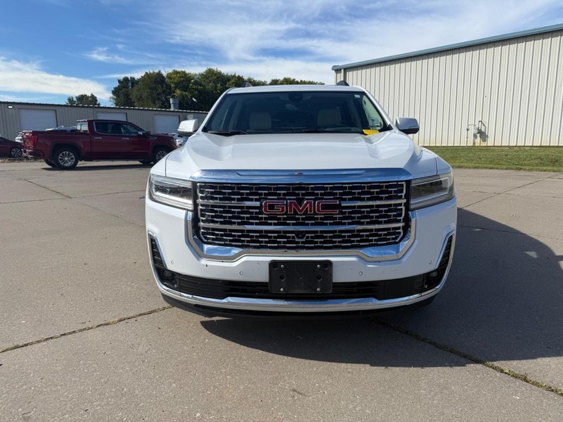 GMC Acadia Vehicle Full-screen Gallery Image 2