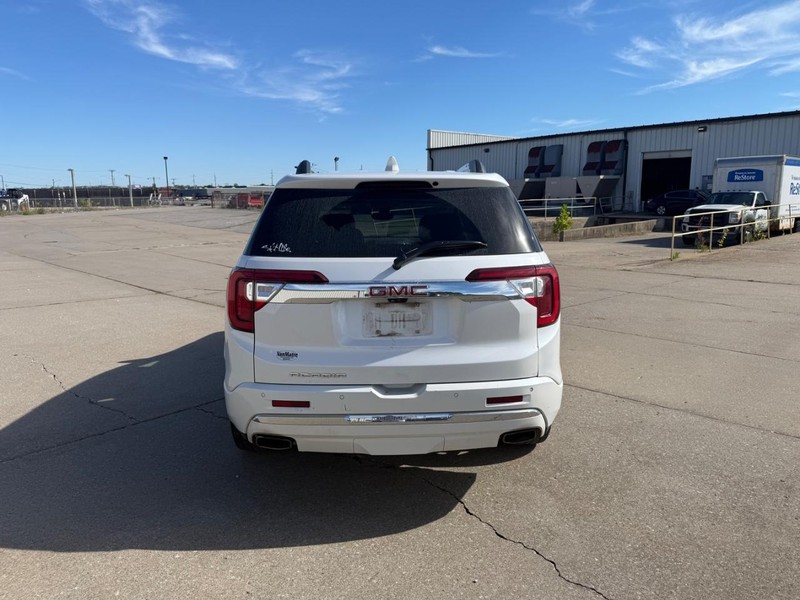 GMC Acadia Vehicle Full-screen Gallery Image 6