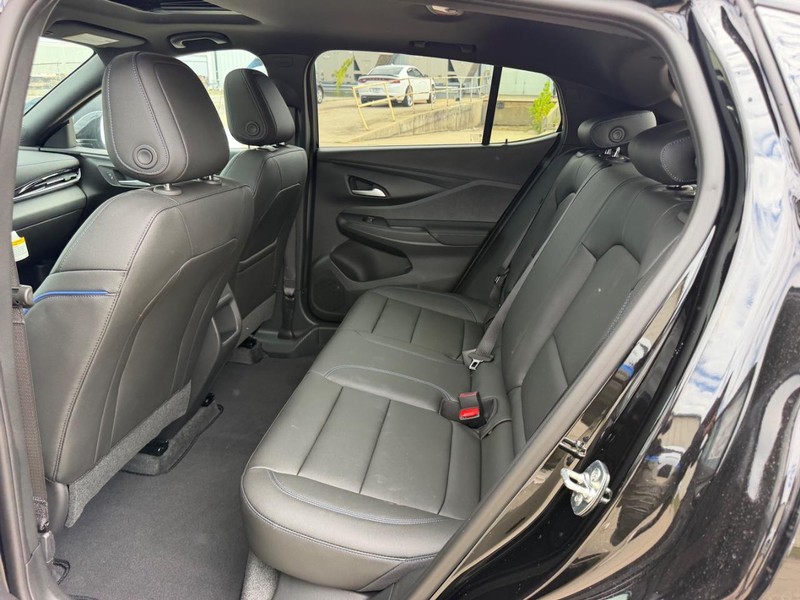 Buick Envista Vehicle Full-screen Gallery Image 8