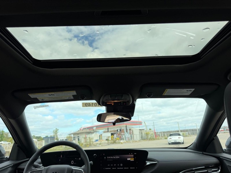 Buick Envista Vehicle Full-screen Gallery Image 9