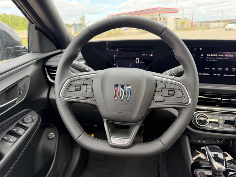 Buick Envista Vehicle Full-screen Gallery Image 11