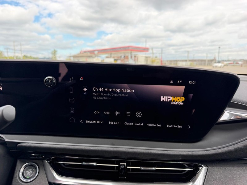 Buick Envista Vehicle Full-screen Gallery Image 14