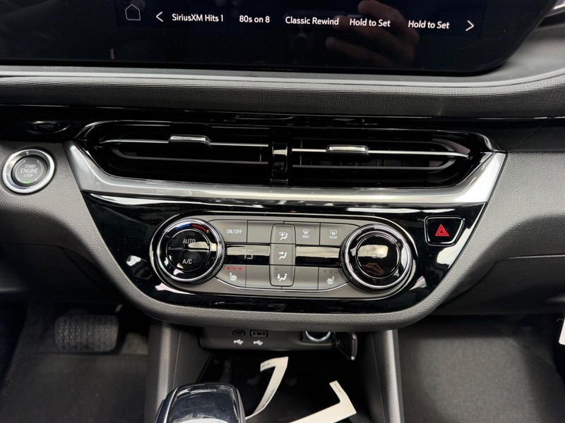 Buick Envista Vehicle Full-screen Gallery Image 15