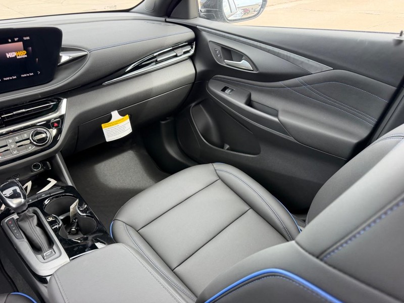 Buick Envista Vehicle Full-screen Gallery Image 17