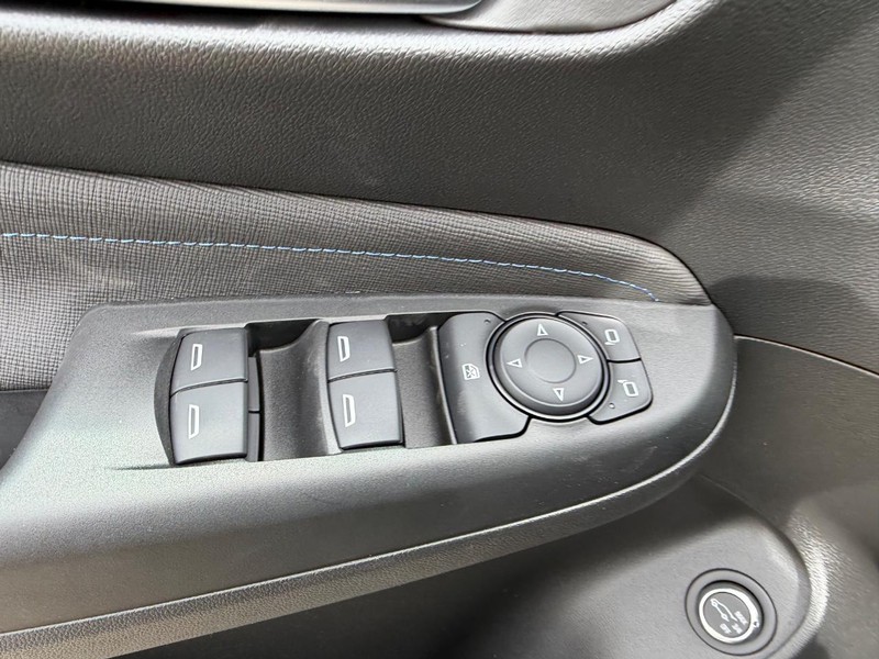 Buick Envista Vehicle Full-screen Gallery Image 18