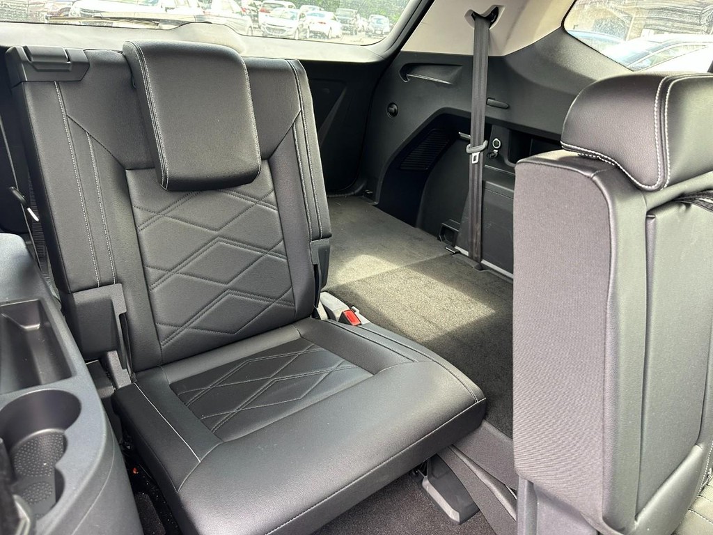 Volkswagen Atlas Vehicle Full-screen Gallery Image 10