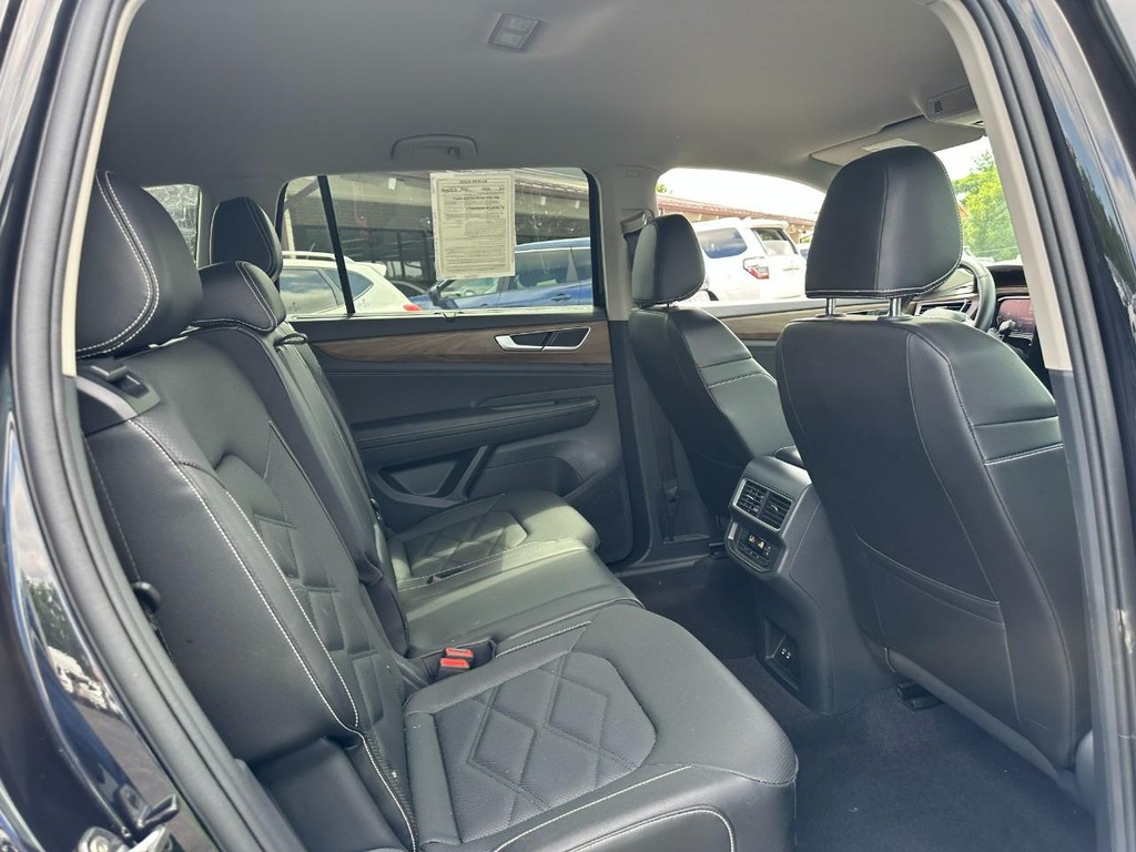 Volkswagen Atlas Vehicle Full-screen Gallery Image 11