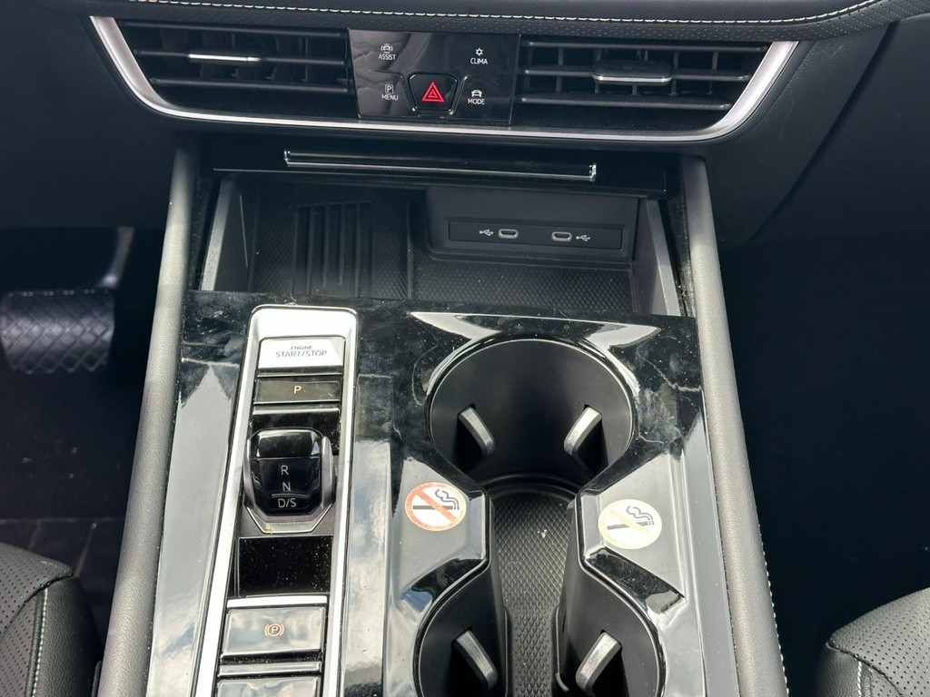 Volkswagen Atlas Vehicle Full-screen Gallery Image 16