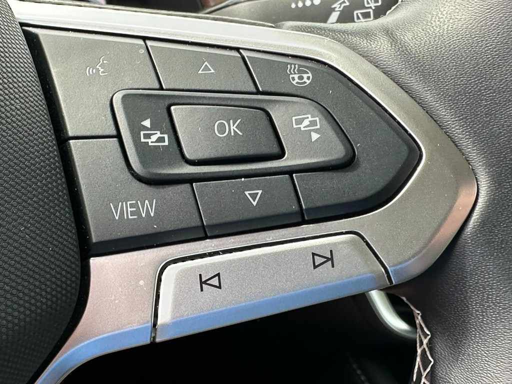 Volkswagen Atlas Vehicle Full-screen Gallery Image 21