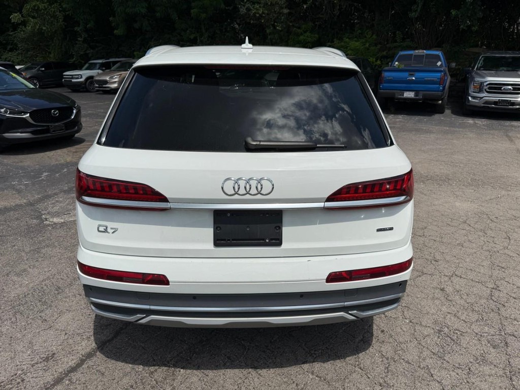 Audi Q7 Vehicle Full-screen Gallery Image 08