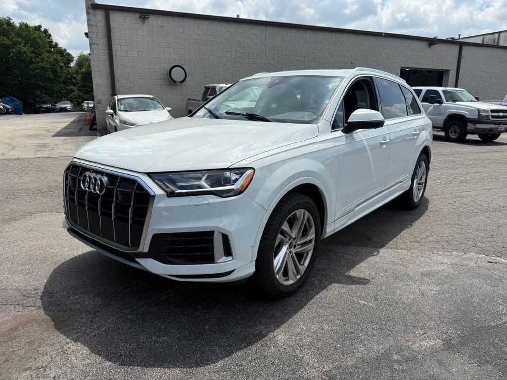 Audi Q7 Vehicle Full-screen Gallery Image 09