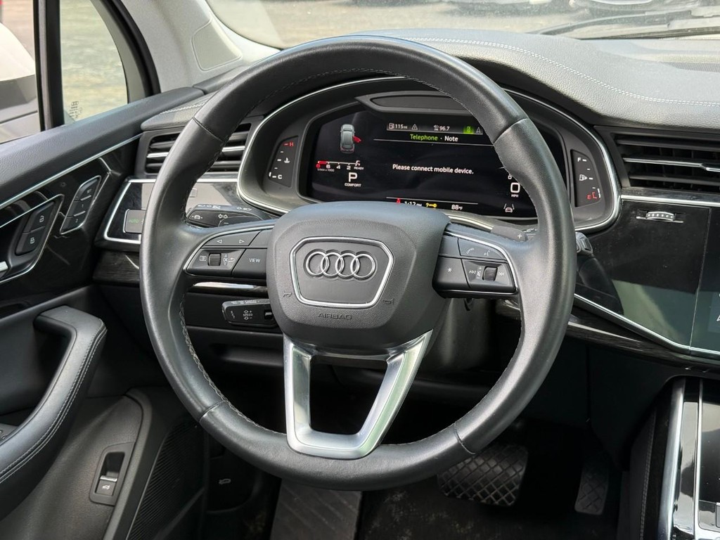 Audi Q7 Vehicle Full-screen Gallery Image 13