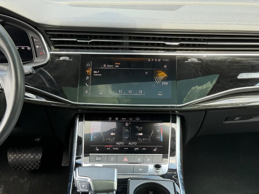 Audi Q7 Vehicle Full-screen Gallery Image 14