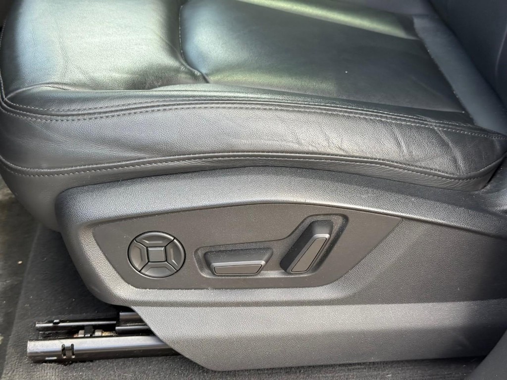 Audi Q7 Vehicle Full-screen Gallery Image 20