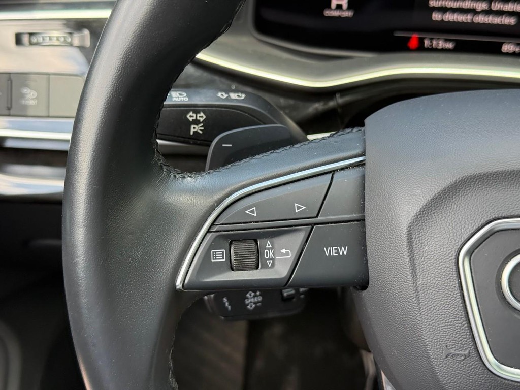 Audi Q7 Vehicle Full-screen Gallery Image 25