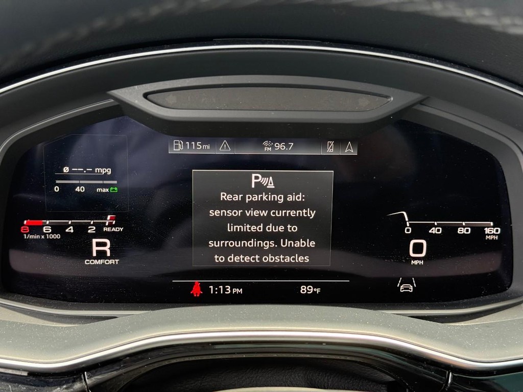 Audi Q7 Vehicle Full-screen Gallery Image 26