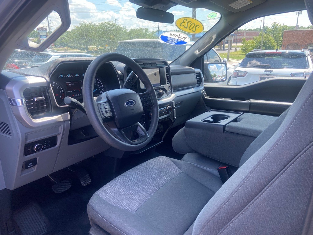 Ford F-150 Vehicle Full-screen Gallery Image 05