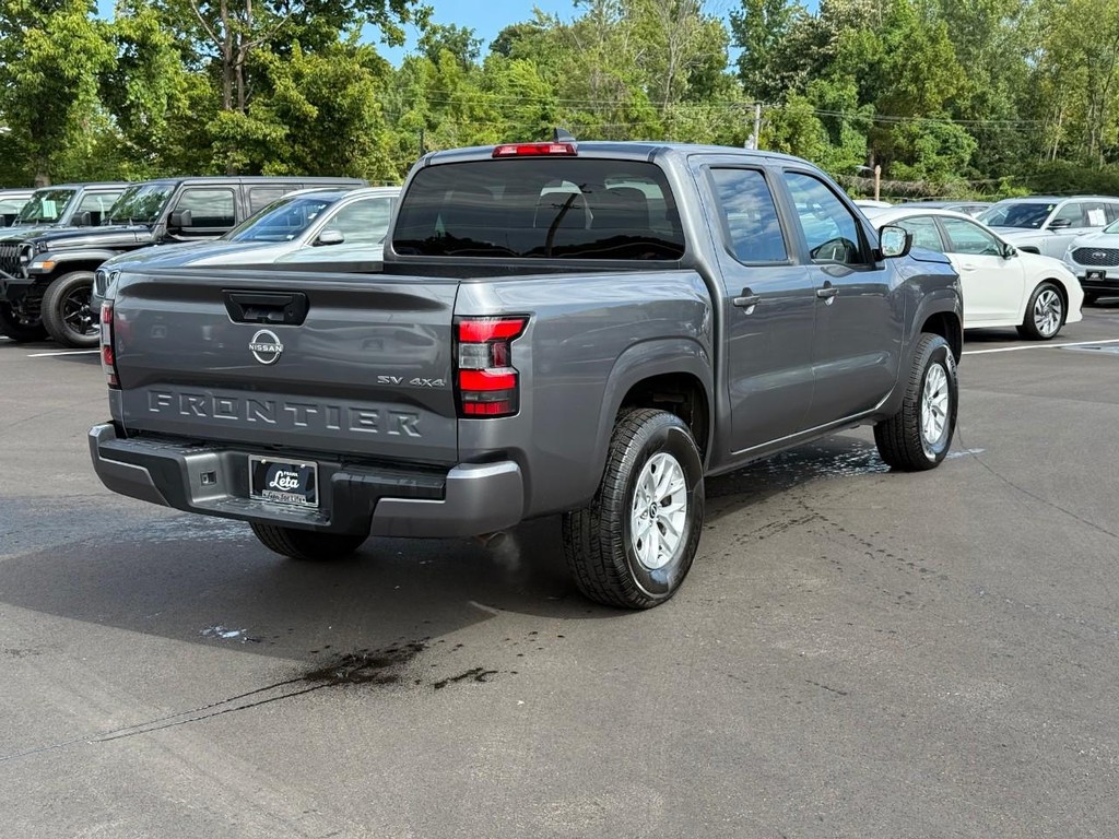 Nissan Frontier Vehicle Full-screen Gallery Image 03