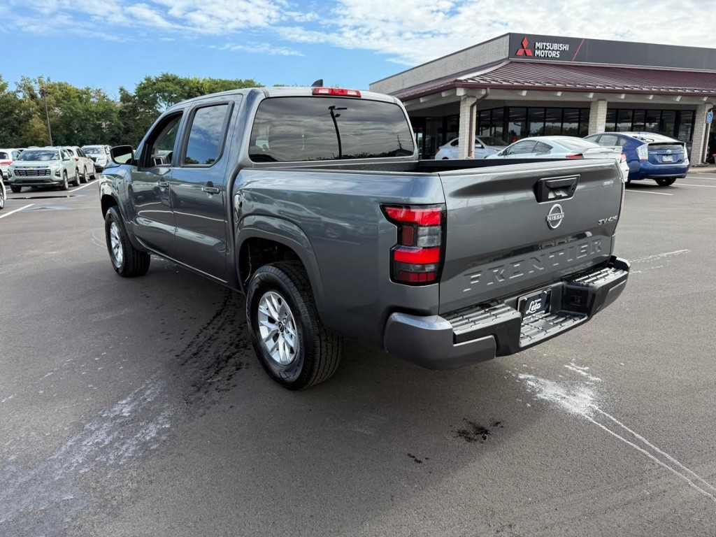 Nissan Frontier Vehicle Full-screen Gallery Image 08