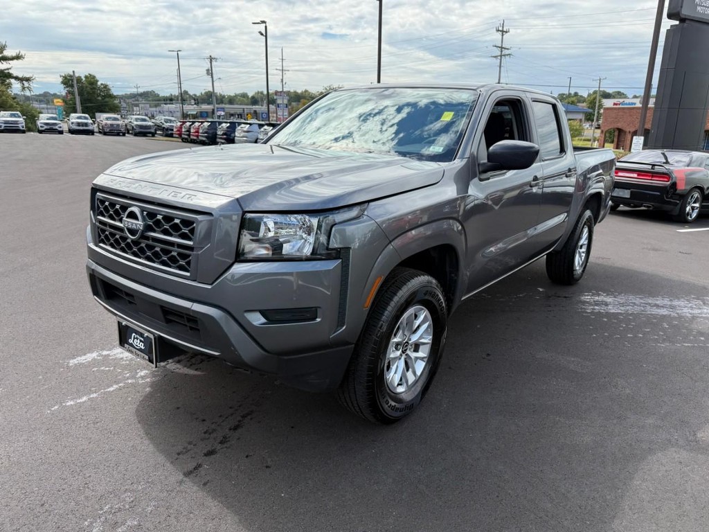 Nissan Frontier Vehicle Full-screen Gallery Image 09