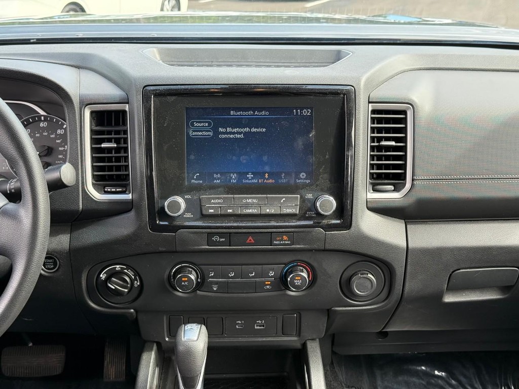 Nissan Frontier Vehicle Full-screen Gallery Image 14