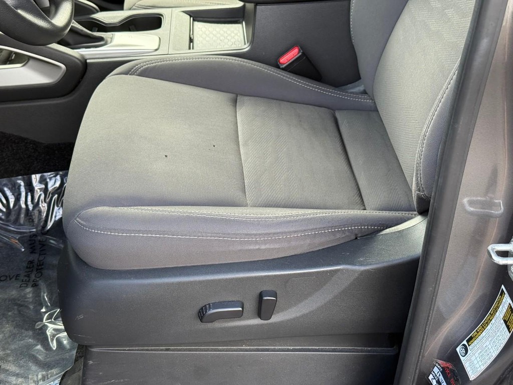 Nissan Frontier Vehicle Full-screen Gallery Image 19