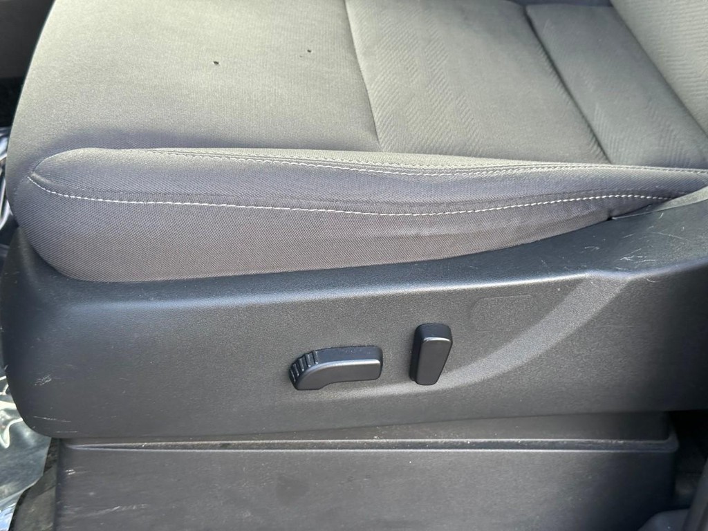 Nissan Frontier Vehicle Full-screen Gallery Image 20