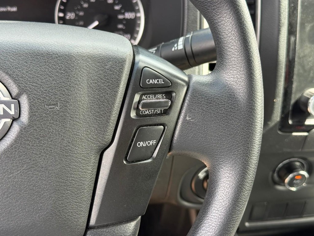 Nissan Frontier Vehicle Full-screen Gallery Image 22