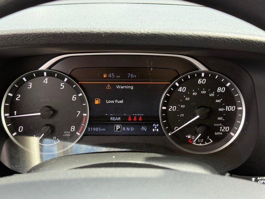 Nissan Frontier Vehicle Full-screen Gallery Image 23