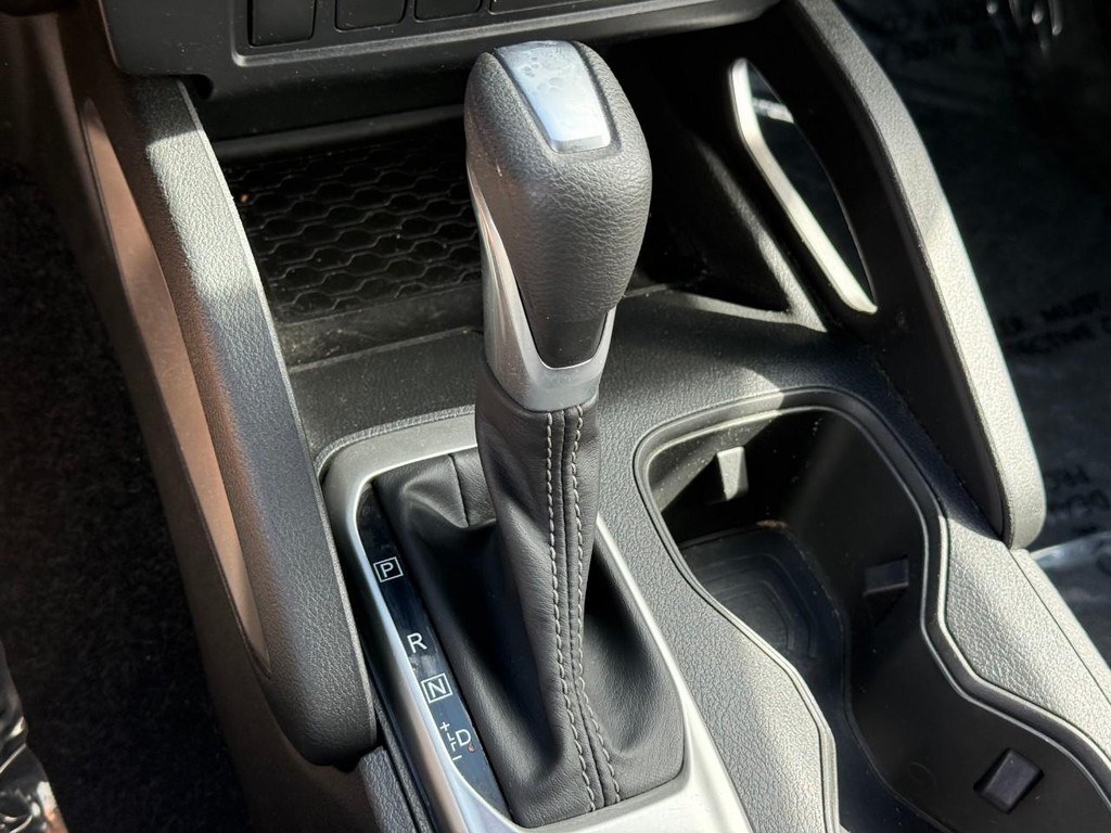 Nissan Frontier Vehicle Full-screen Gallery Image 24