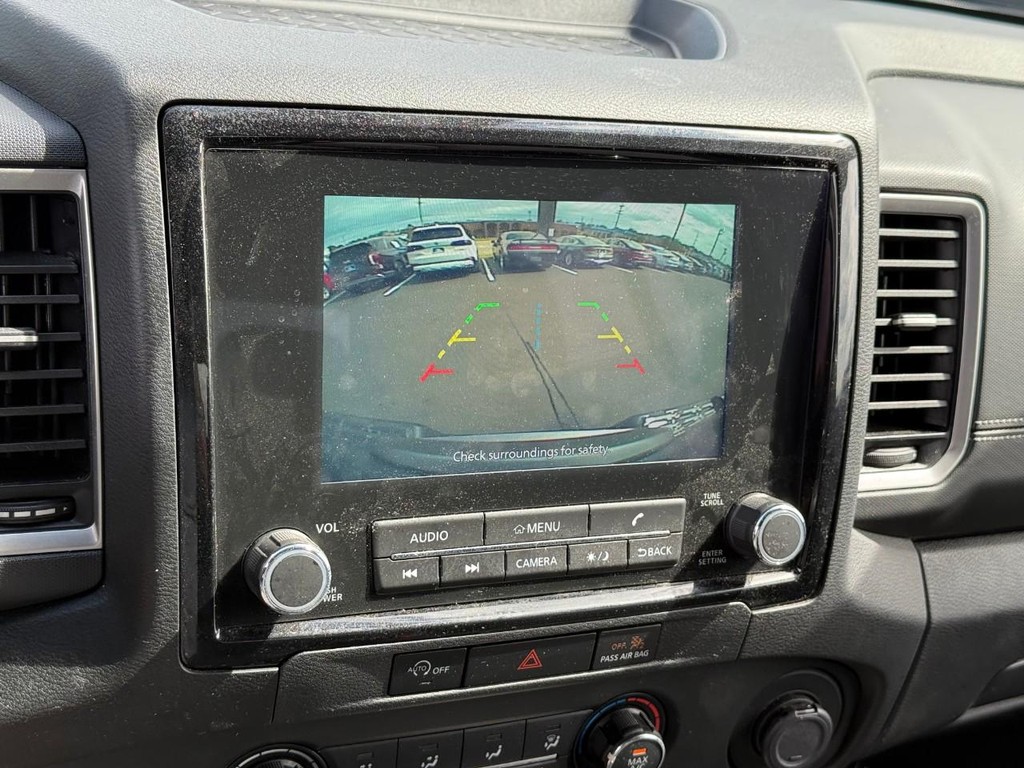 Nissan Frontier Vehicle Full-screen Gallery Image 25