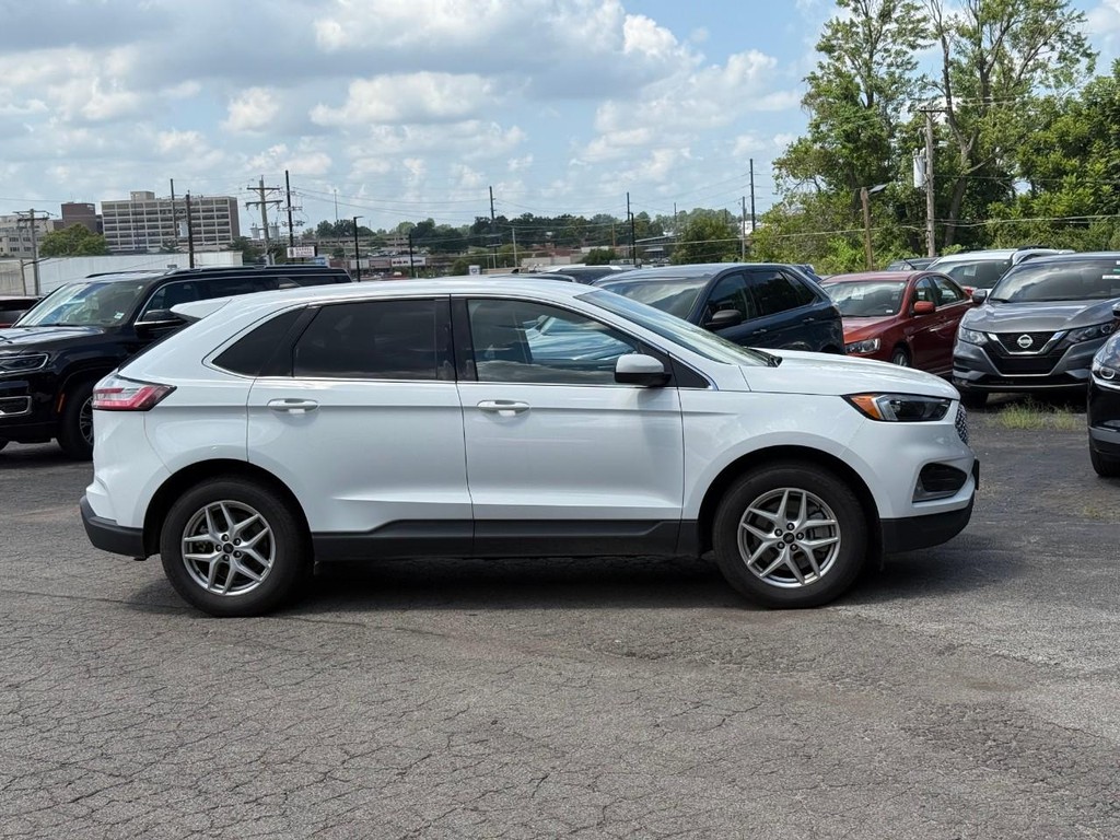 Ford Edge Vehicle Full-screen Gallery Image 02