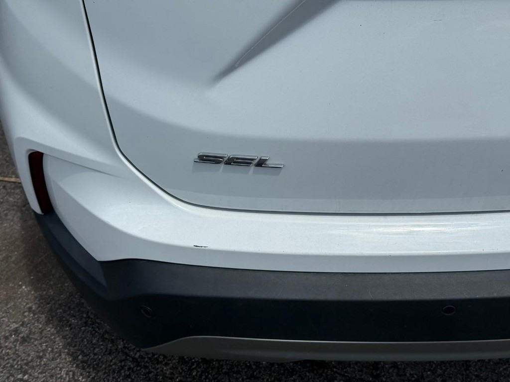 Ford Edge Vehicle Full-screen Gallery Image 06