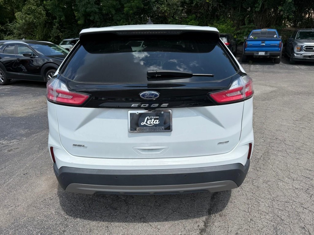 Ford Edge Vehicle Full-screen Gallery Image 09