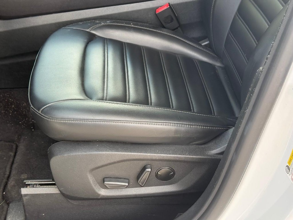 Ford Edge Vehicle Full-screen Gallery Image 19