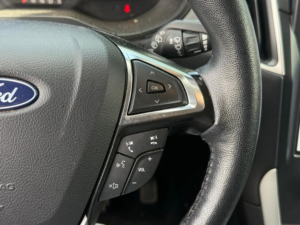 Ford Edge Vehicle Full-screen Gallery Image 22